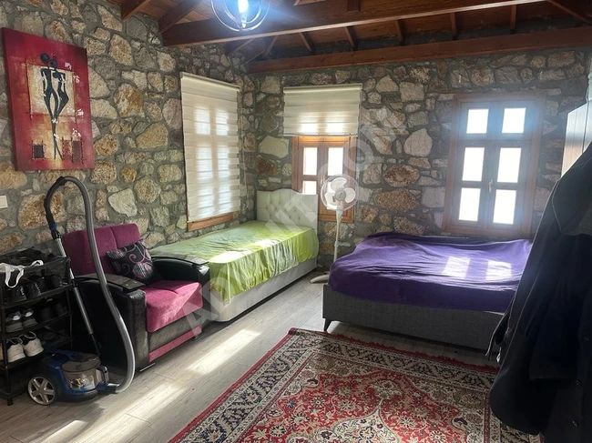 منزل حجري مستقل بحديقة للبيع في بادملي – ديكيلي - ازمير