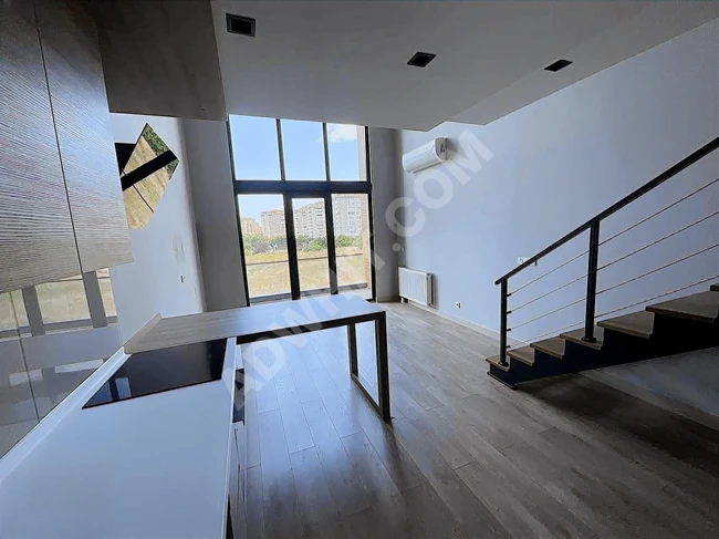 BEYLİKDÜZÜ İN MARİ SATILIK DENİZ MANZARALI 1+1 LOFT BALKONLU