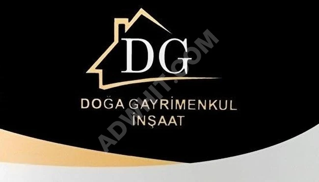 في كارتال أتالار Kartal Atalar، على شارع ميني بوس يوجد مبنى سكني ثلاثي الطوابق معروض للبيع.