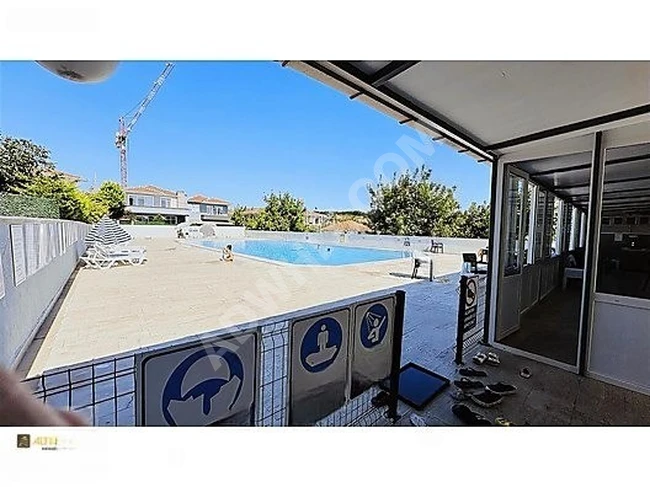 BEYLİKDÜZÜ GÜRPINAR'DA DENİZ MANZARALI 3 KATLI 6+2 TERASLI VİLLA