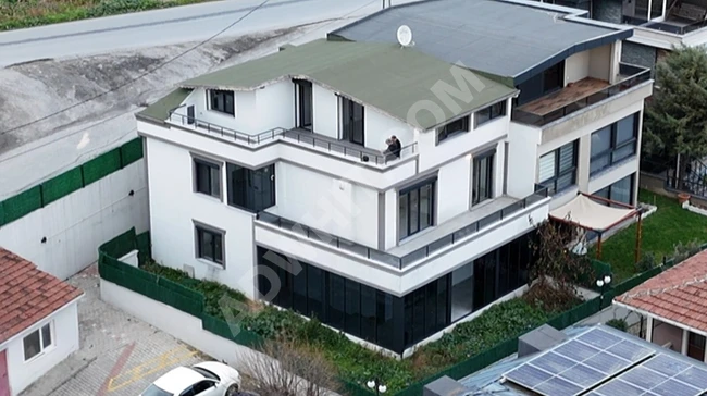BEYLİKDÜZÜ GÜRPINAR'DA DENİZ MANZARALI 3 KATLI 6+2 TERASLI VİLLA