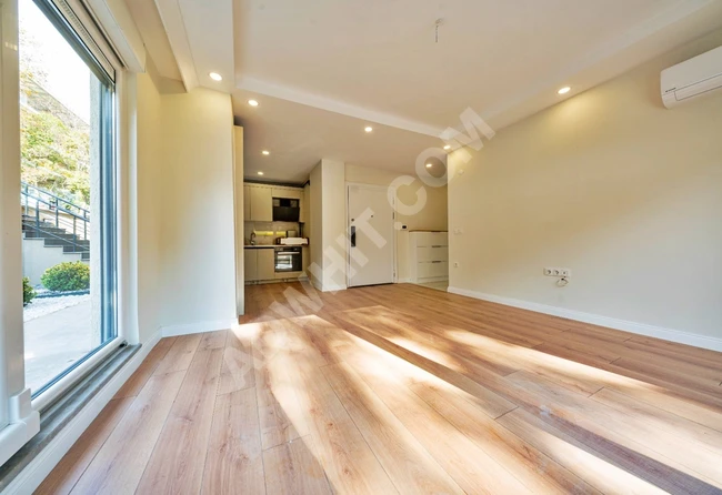 BAKIRKÖY DE SATILIK SIFIR BAHÇE KATI DAİRE