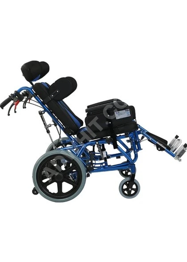 كرسي متحرك بحالة جيدة جدًا للأشخاص ذوي الاحتياجات الخاصة.