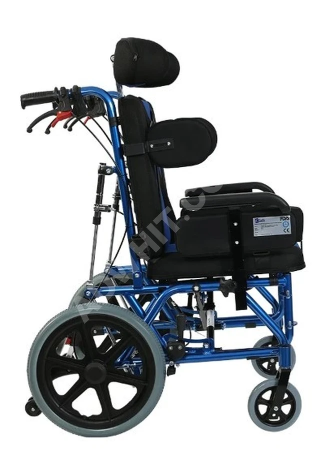 كرسي متحرك بحالة جيدة جدًا للأشخاص ذوي الاحتياجات الخاصة.