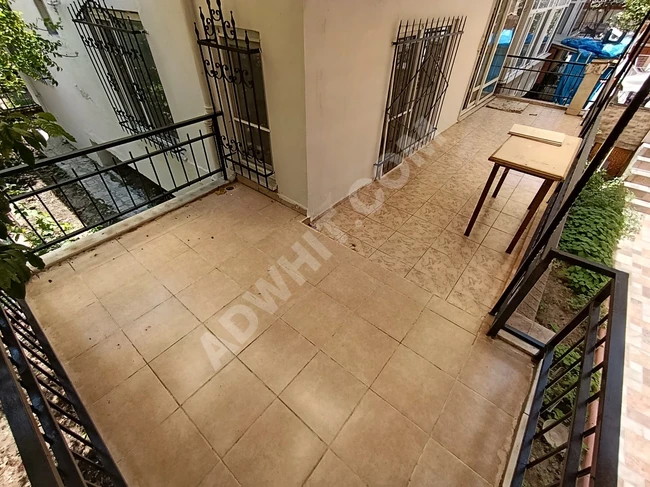 في مركز ألتينكوم Altinkum، على بُعد 70 خطوة من البحر، شقة 2+1 مع تراس وحديقة وقبو. 