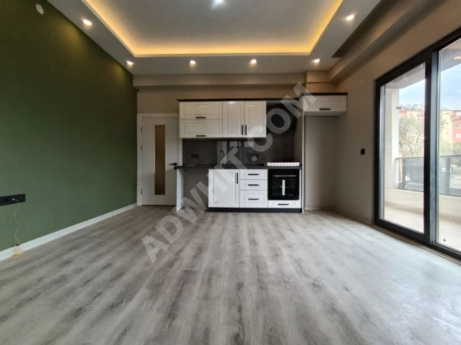 شقة جديدة 2+1 بمواصفات مستقلة، بالغاز الطبيعي وبشرفة واسعة في كاديكوي. KADIKÖY