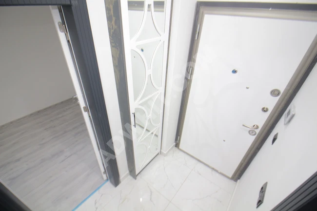 ALTINKUMDA DOGALGAZLI ASANSÖRLÜ GENİŞ BALKONLU SIFIR 1+1 DAİRE