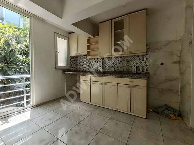 في مركز ألتينكوم Altinkum، على بُعد 70 خطوة من البحر، شقة 2+1 مع تراس وحديقة وقبو. 