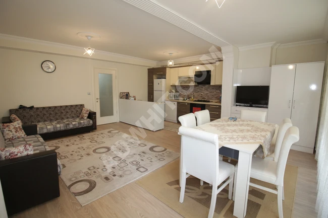 في مركز ألتينكوم ALTINKUM ، شقة أنيقة 2+1 بطابع مستقل، على بُعد 150 خطوة من البحر.