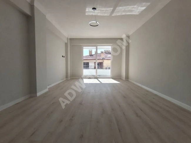 In Akçay, 300 meters from the sea, fully renovated front-facing 2+1 apartment with separate kitchen.