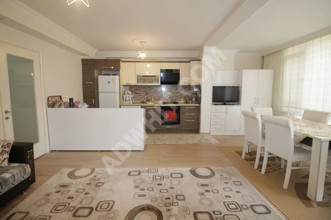 في مركز ألتينكوم ALTINKUM ، شقة أنيقة 2+1 بطابع مستقل، على بُعد 150 خطوة من البحر.