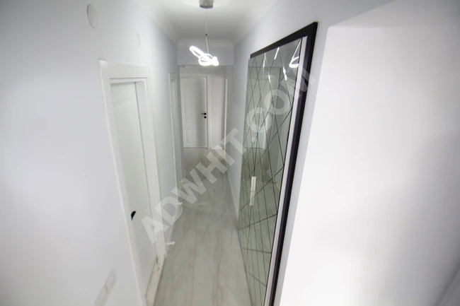 A 3+1 apartment in Altınkum with two bathrooms, fully renovated, front-facing, and a separate kitchen.