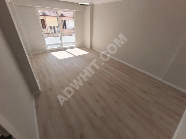 In Akçay, 300 meters from the sea, fully renovated front-facing 2+1 apartment with separate kitchen.