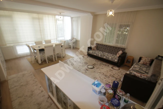 في مركز ألتينكوم ALTINKUM ، شقة أنيقة 2+1 بطابع مستقل، على بُعد 150 خطوة من البحر.