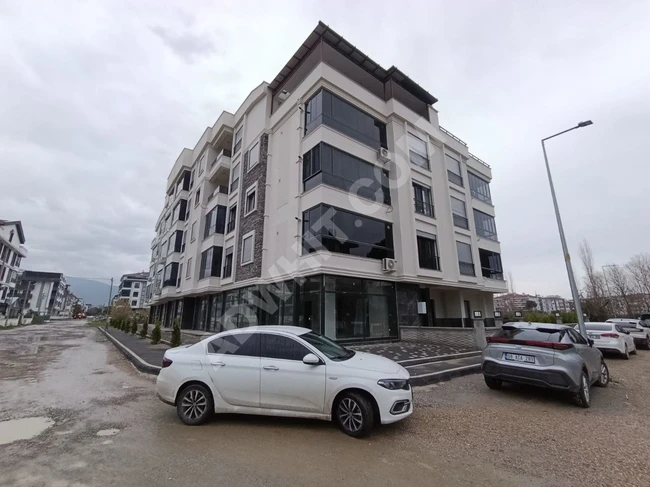 شقة جديدة 1+1 في ALTINKUM، مزودة بالغاز الطبيعي والمصعد والأجهزة الكهربائية.