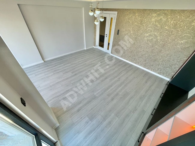 In Akçay, a fully renovated 3+1 apartment with a separate kitchen, front facade, and natural gas.