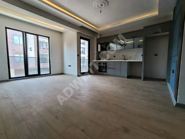 ALTINKUMDA DOĞALGAZLI ASANSÖRLÜ EBVEYN BANYOLU ÖNCEPHE SIFIR 2+1