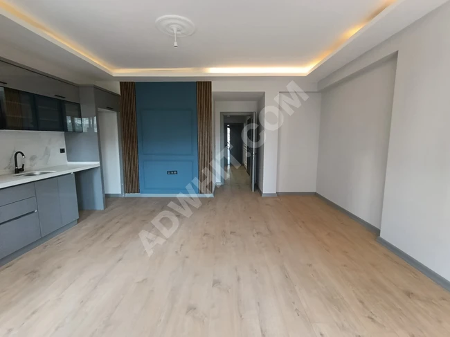 ALTINKUMDA DOĞALGAZLI ASANSÖRLÜ EBVEYN BANYOLU ÖNCEPHE SIFIR 2+1