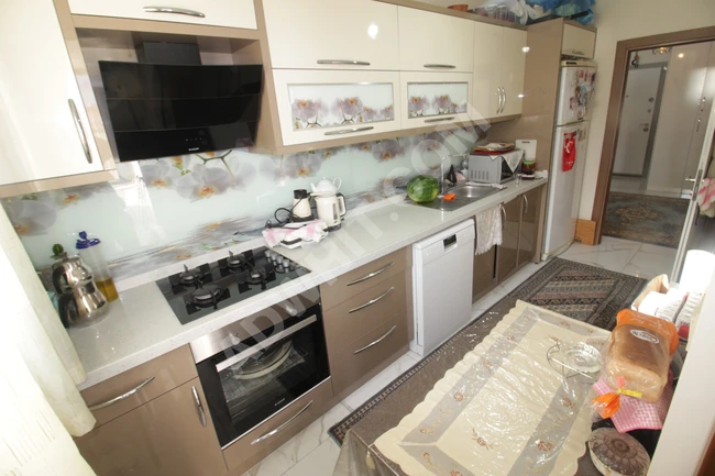 ALTINKUMDA KALORİFERLİ ASANSÖRLÜ EBEVEYN BANYOLU AYRI MUTFAK 2+1