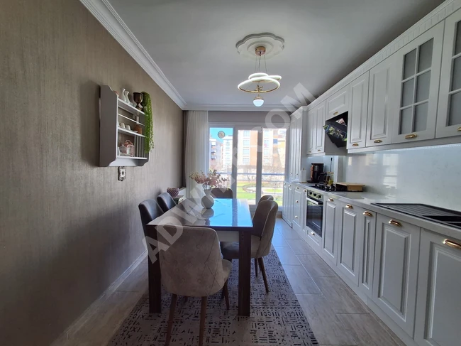 BEYLİKDÜZÜ 3+1 SARAY TADINDA LÜX YAPILI MERKEZİ KONUMDA DAİRE