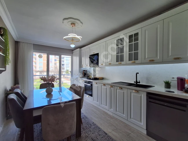 BEYLİKDÜZÜ 3+1 SARAY TADINDA LÜX YAPILI MERKEZİ KONUMDA DAİRE