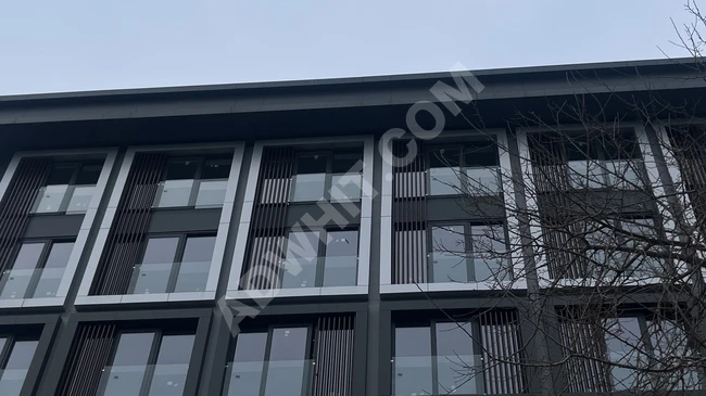 مبنى جديد لإيجار على شارع الرئيسي في الفاتح 