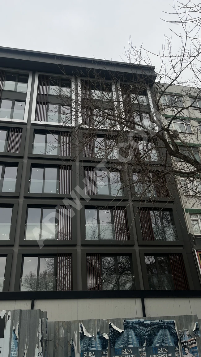 مبنى جديد لإيجار على شارع الرئيسي في الفاتح 