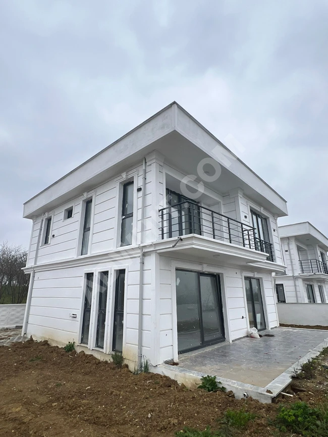 للبيع فلل مستقلة في سكاريا كراسو ضمن الطبيعة مع مسبح خاص