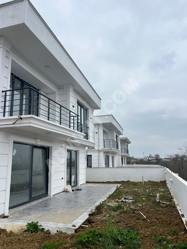 للبيع فلل مستقلة في سكاريا كراسو ضمن الطبيعة مع مسبح خاص