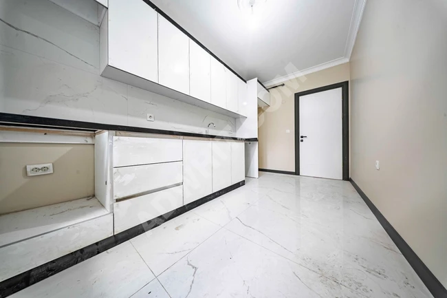 شقة فاخرة جديدة للبيع في كوتشوك شكمجه Küçükçekmece İstasyon Mh مع موقف سيارات مغلق