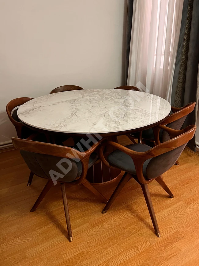 lutra marka yemek masası ve sandalye. masa ölçüleri 140 cm