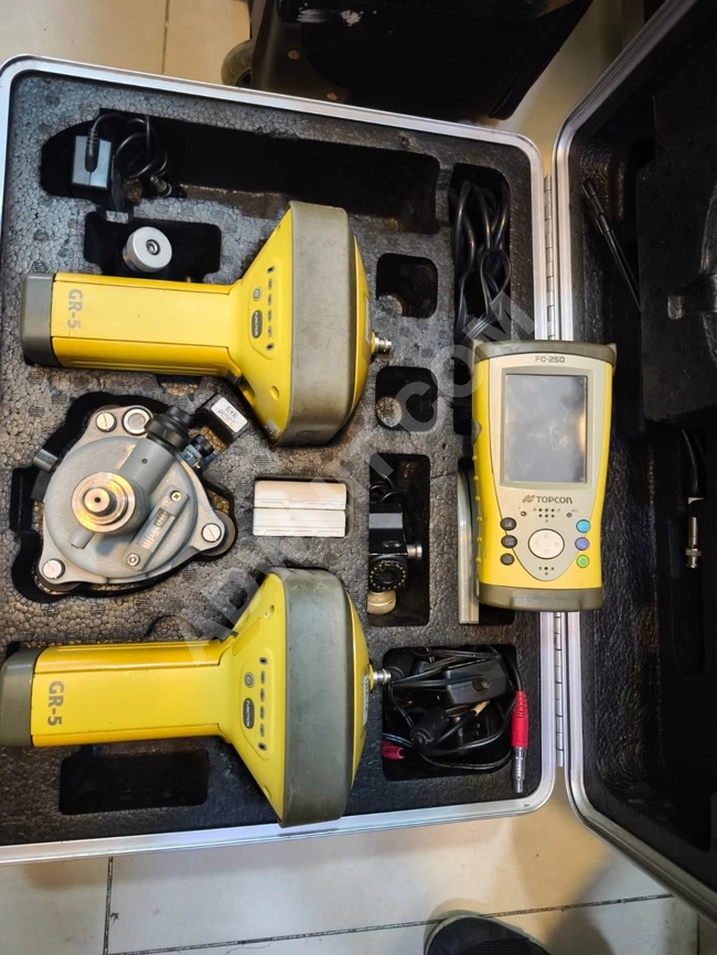 معدات هندسية اجهزة مساحة GPS