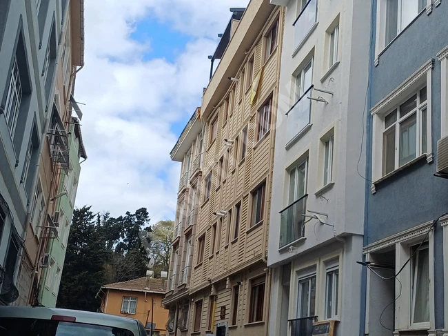 🏡 اسكودار في المركز، شقة دوبلكس 3+2 للبيع في بناية جديدة تمامًا.