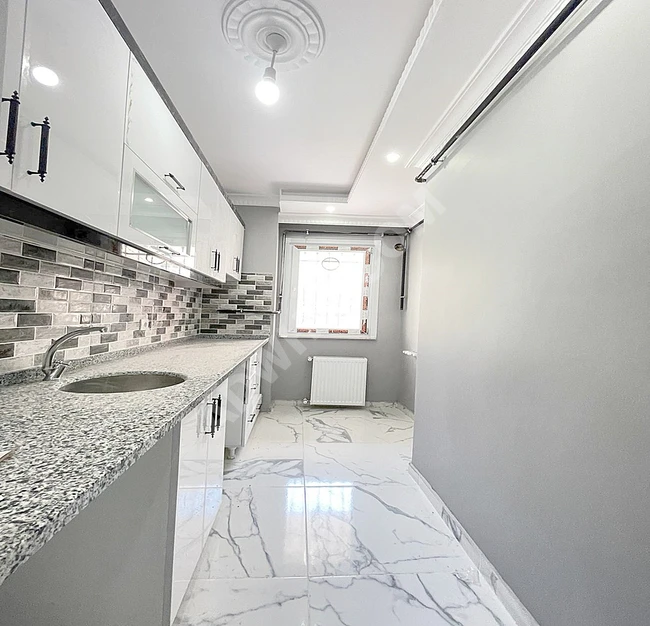 İSTANBUL'DA SIFIR BİNADA SATILIK GENİŞ VE KULLANIŞLI 2+1 DAİRE