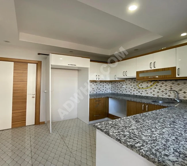 BEYLİKDÜZÜ OTOPARKLI BUTİK SİTE İÇİ EBEVEYN BANYOLU 2+1