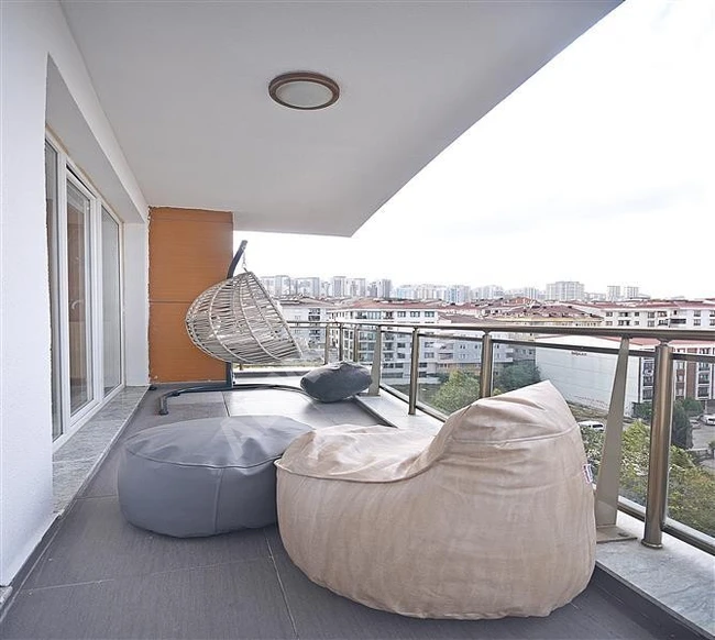 METROBÜSE ÇOK YAKIN AİLE SİTESİNDE ULTRA LÜKS TERASLI 2+1
