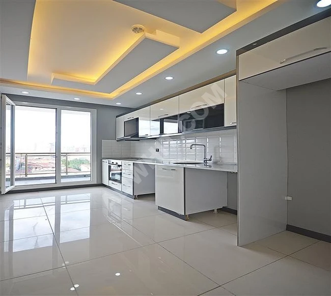 METROBÜSE ÇOK YAKIN AİLE SİTESİNDE ULTRA LÜKS TERASLI 2+1