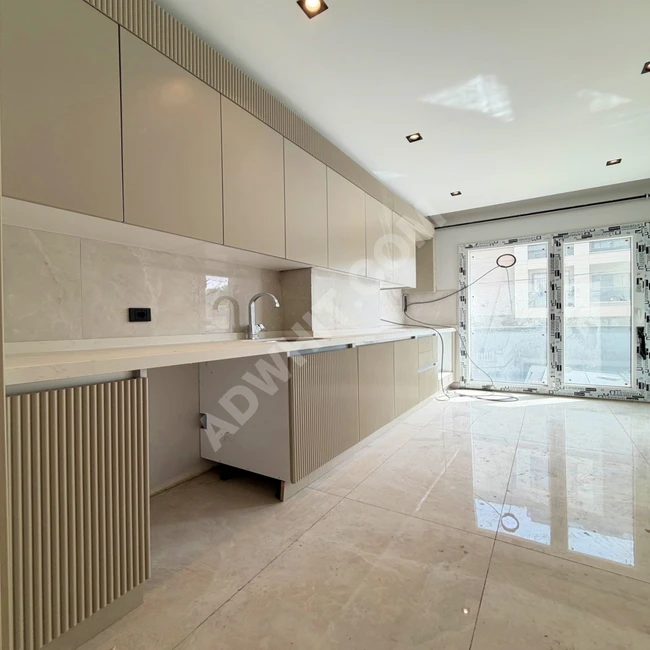 BEYLİKDÜZÜ KAVAKLI'DA ŞIK MİMARİ SATILIK 3+1 SITE İÇİ DAİRE