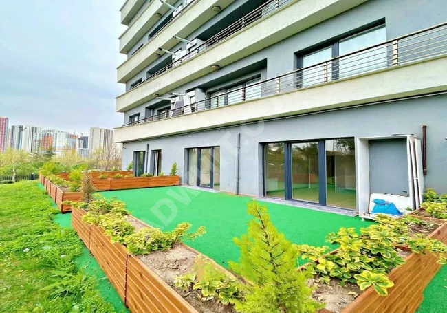 Luxury apartment with a garden view within a complex for sale in Istanbul at an attractive price.