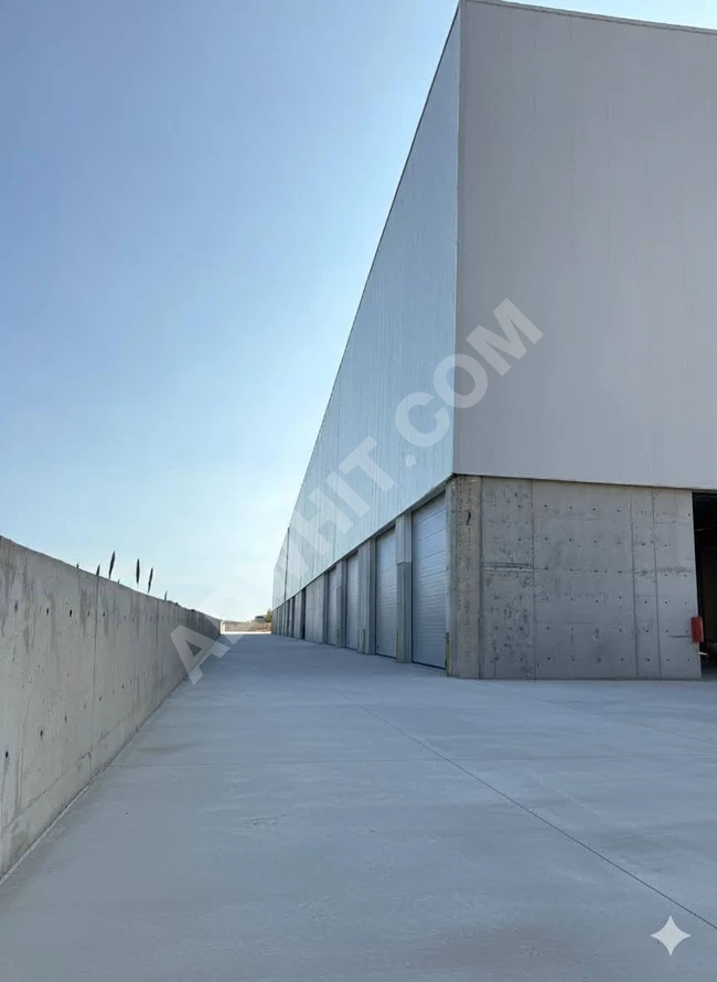 12000 sqm warehouse 8km to the PORT on highway