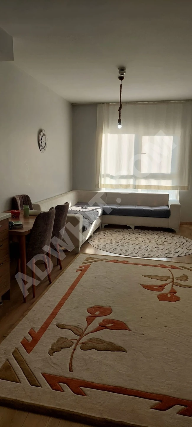 Sahibinden doğrudan satılık eşyalı daire, Arap sahibi tarafından, sadece çok cazip bir fiyatla, acil olarak.