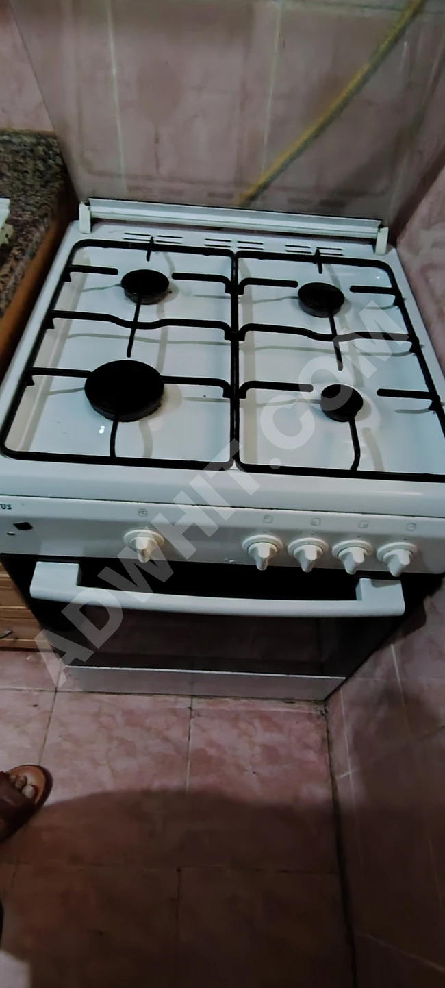 A clean and fully functional 4-burner gas oven for sale due to relocation.