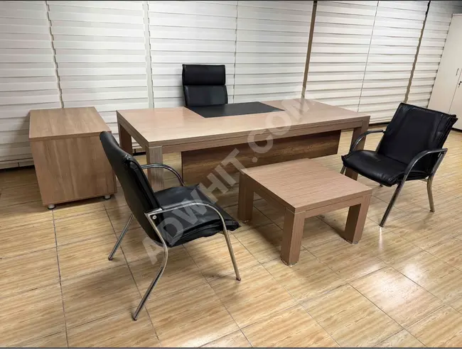 DEMİRHAN OFFICE - WOODEN EXECUTIVE SET WITH LEATHER-DETAILED CREDENZA AND SIDE TABLE