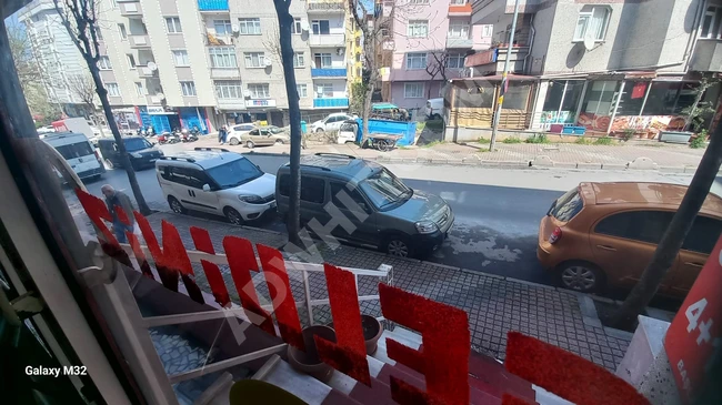 İstanbul'da Arap emlak veya turizm acentesi için mobilyalı, kullanıma hazır ofis kiralık.