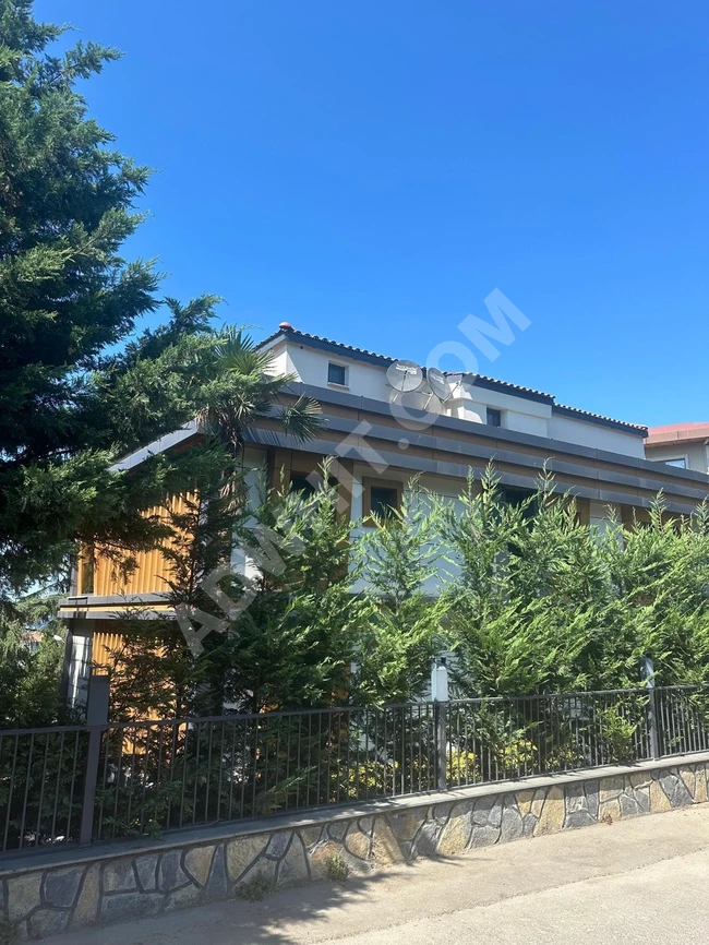 Very luxurious villa for sale in Beylerbeyi, 8 rooms + 3 bedrooms.