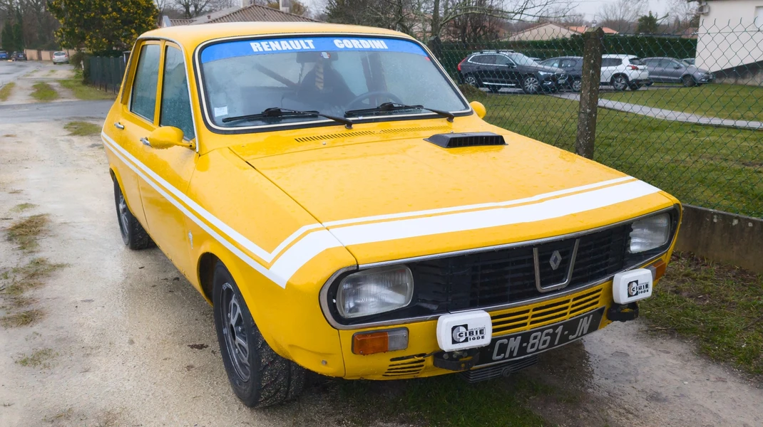 Renault R 12