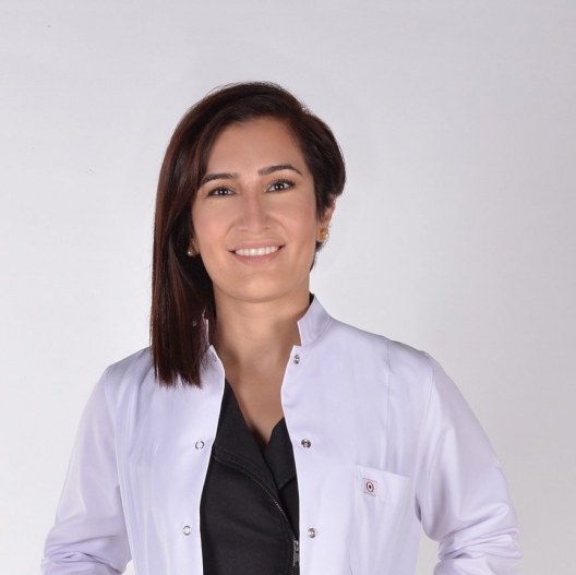 الدكتورة نارمين محمدوفا