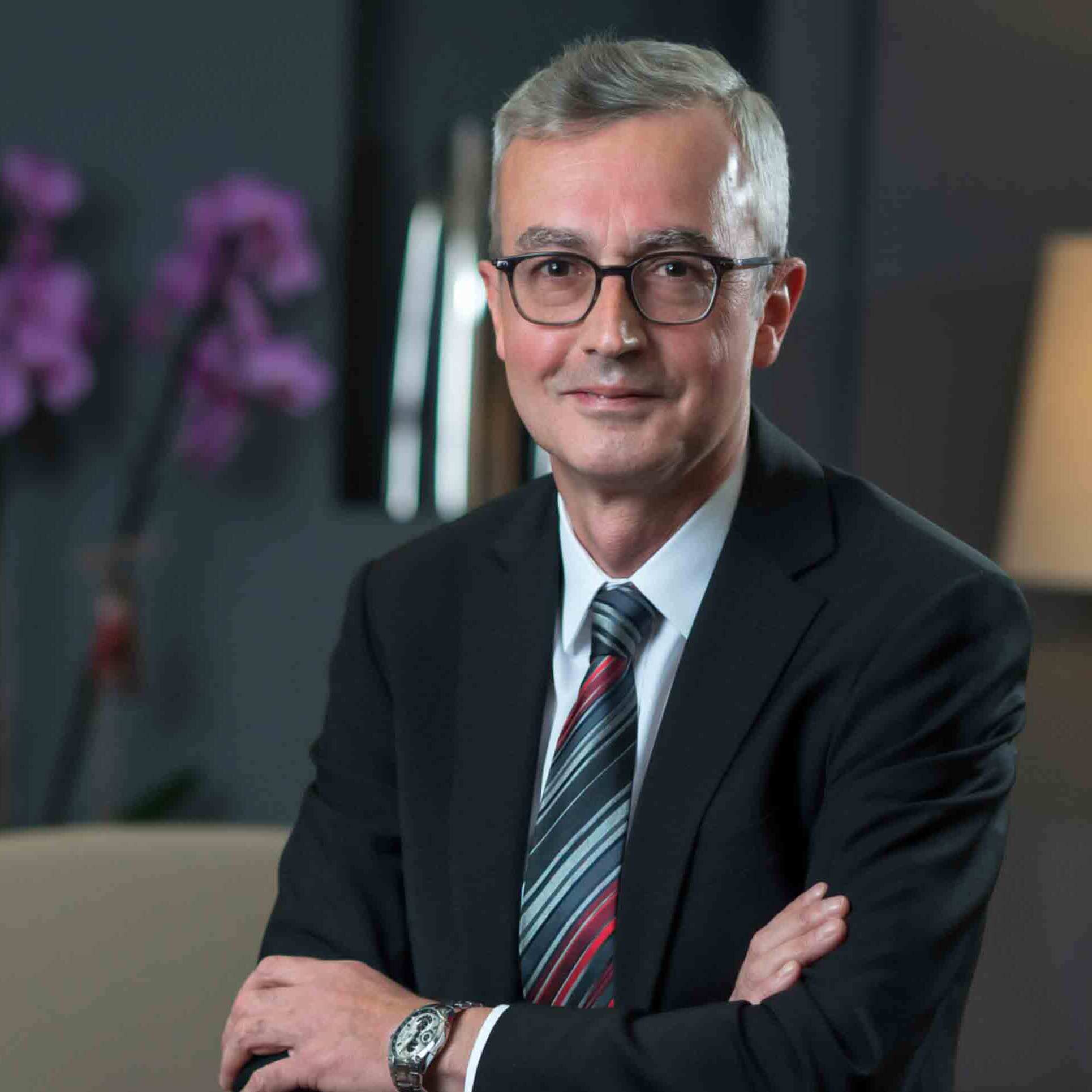 الأستاذ الدكتور أ. إمرة أكسو