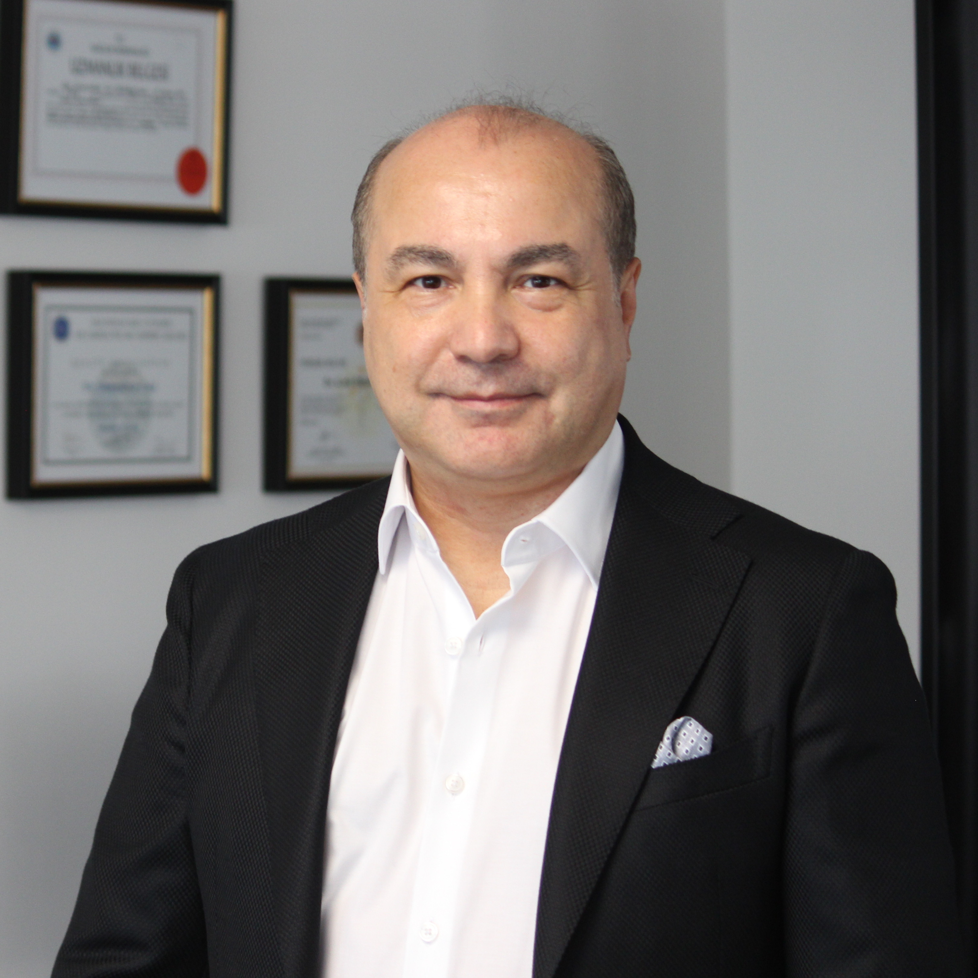 Dr. Cenk Demirdöver