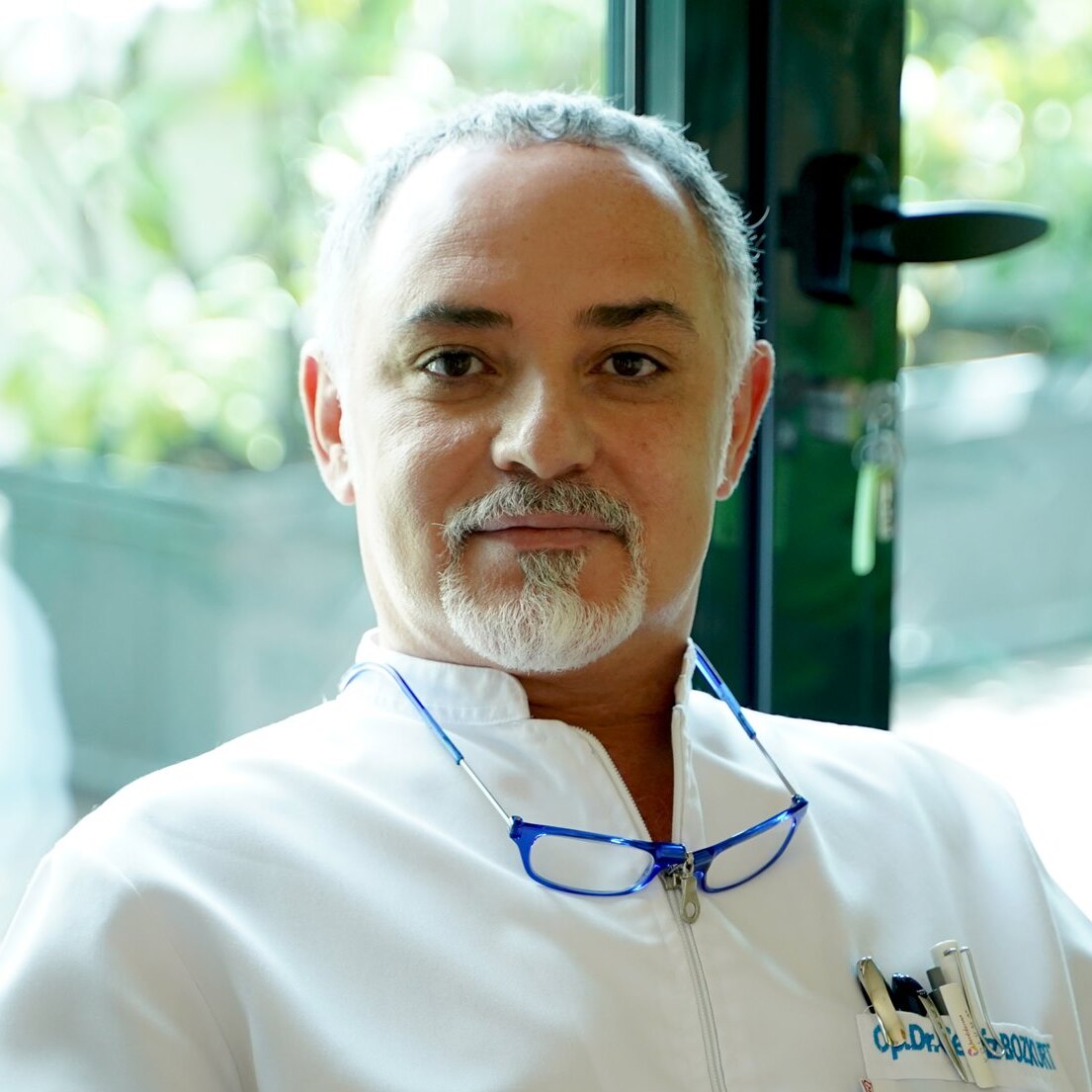 الدكتور جنكيز بوزقورت